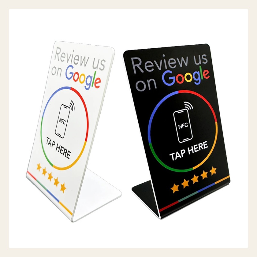 Taply akrylový stojan na pult s NFC a QR kódom — Google recenzie pre podniky